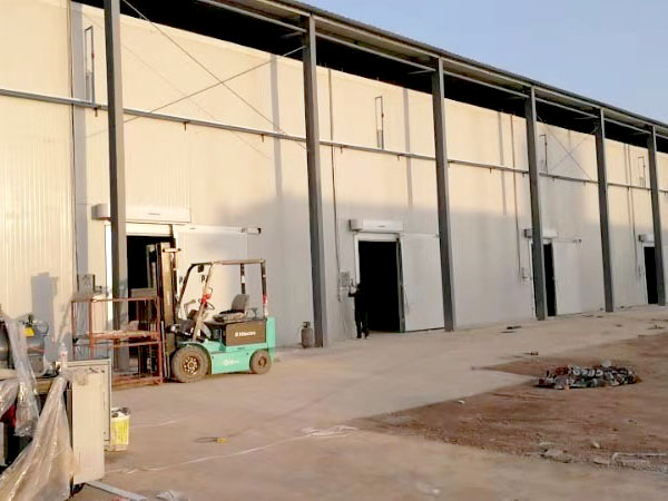 冷庫(kù)工程基本安裝完成,進(jìn)行初步檢測(cè)